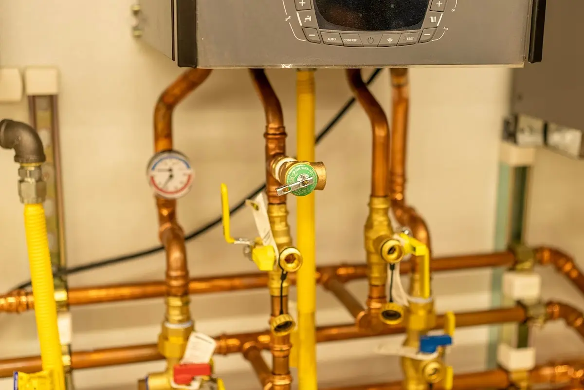 Licensed technician providing Emergency Plumbing for a homeowner in Coral Springs